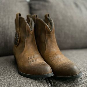Ariat